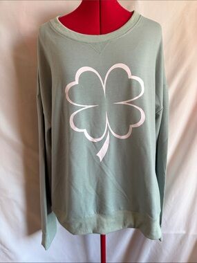 Everyday Clover Graphic Sweatshirt - Sage